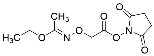 Ester N-hydroxysuccinimide de l'acide N-(1-éthoxyéthylidène)2-aminooxyacétique