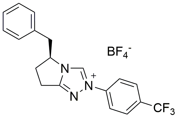 Tetrafluoroborato de (S)-bencil-2-[4-(trifluorometil)fenil]-6,7-dihidro-5H-pirrolo[2,1-c][1,2,4]triazolio